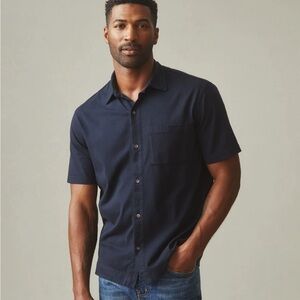 NEW W / O TAGS American Giant Men’s Resort Black Short Sleeve Button Down Large